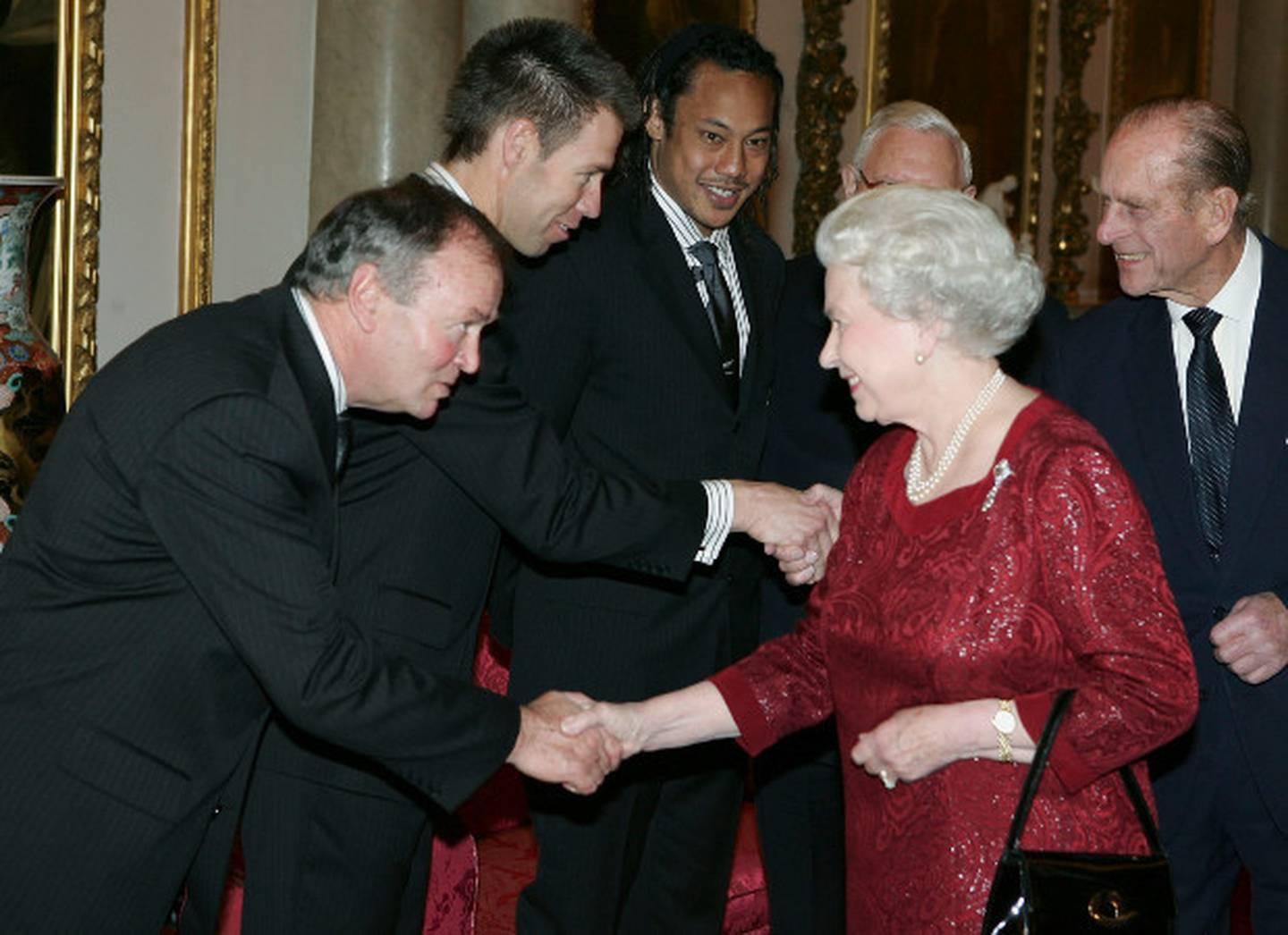 Coach Graham Henry shakes the hand of the Queen